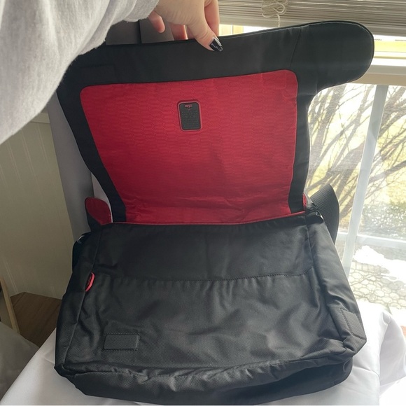 TUMI T-TECH MESSENGER Bag With Shoulder Strap LAPTOP Work Bag Black 5114D - Picture 4 of 14